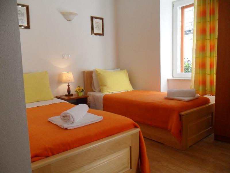 Villa Ruzica โตรกีร์ ภายนอก รูปภาพ